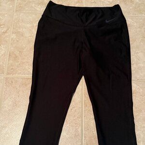 Nike | Dri-Fit Cropped Athletic Leggings | Black | Size M